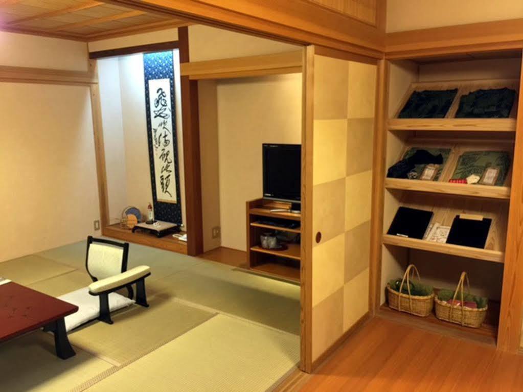 Jinpyokaku Hotel Yamanouchi  Buitenkant foto