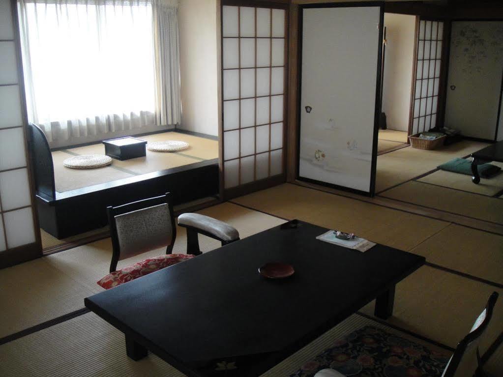 Jinpyokaku Hotel Yamanouchi  Buitenkant foto